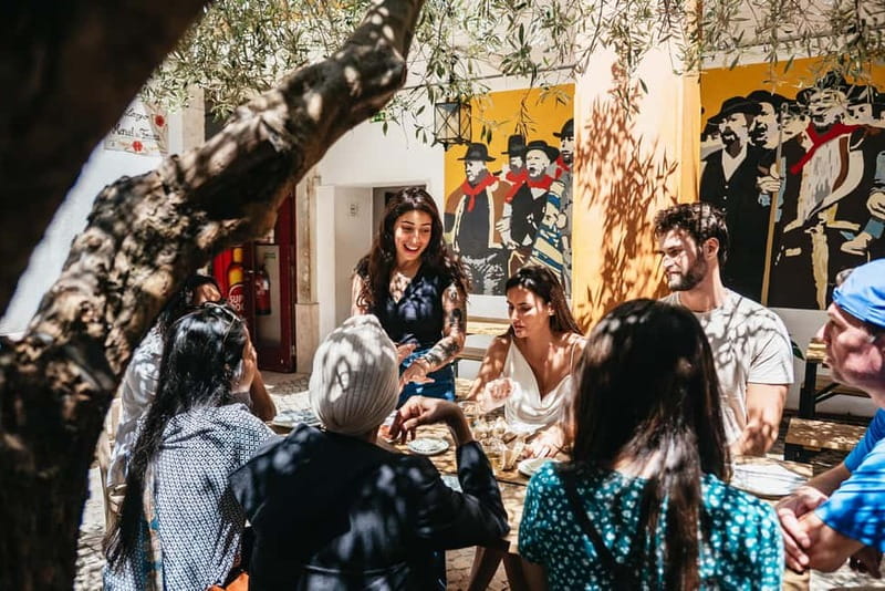 Lisbon: Baixa District Food Tour with Dinner and Drinks - Finding your group, starting near the big squares