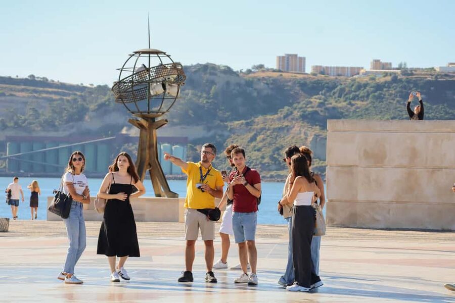 Lisbon: Belém Private Walking Tour & Jerónimos Monastery - How long the 210 minutes really feels, and what to wear