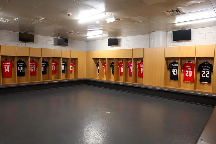 Lisbon: Benfica Luz Stadium Tour with Souvenir Scarf - The route: stadium models to the Sagres Stand and Eagle Hall