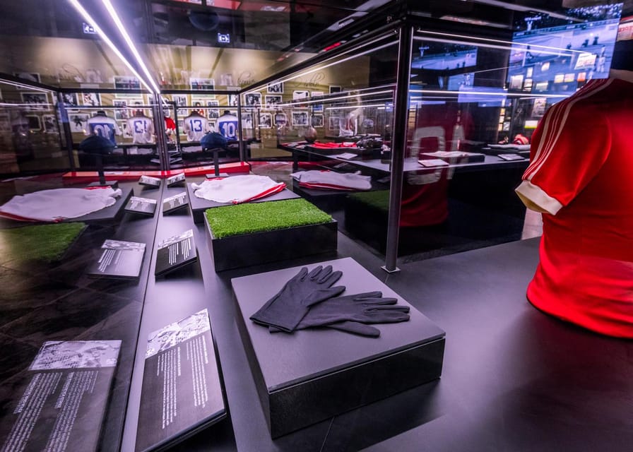Lisbon: Benfica Museum Tour with Souvenir Scarf - History of Benfica exhibition: where the legends become a map