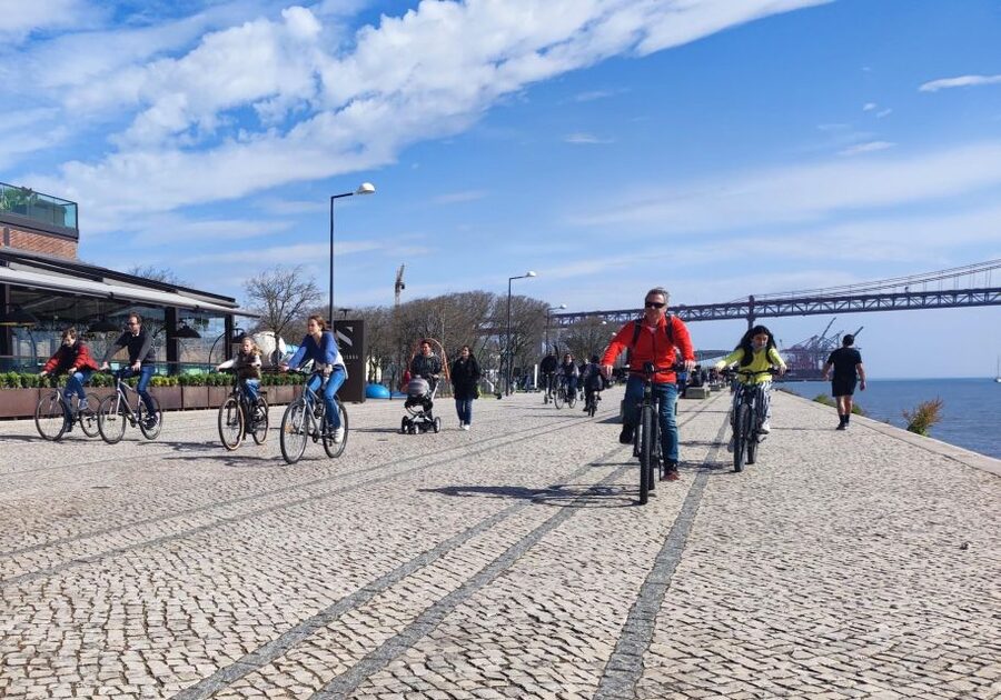 Lisbon: Bike Tour From City Center to Belem - Monument to the Discoveries and Belém Gardens: Photo Stops by the Water