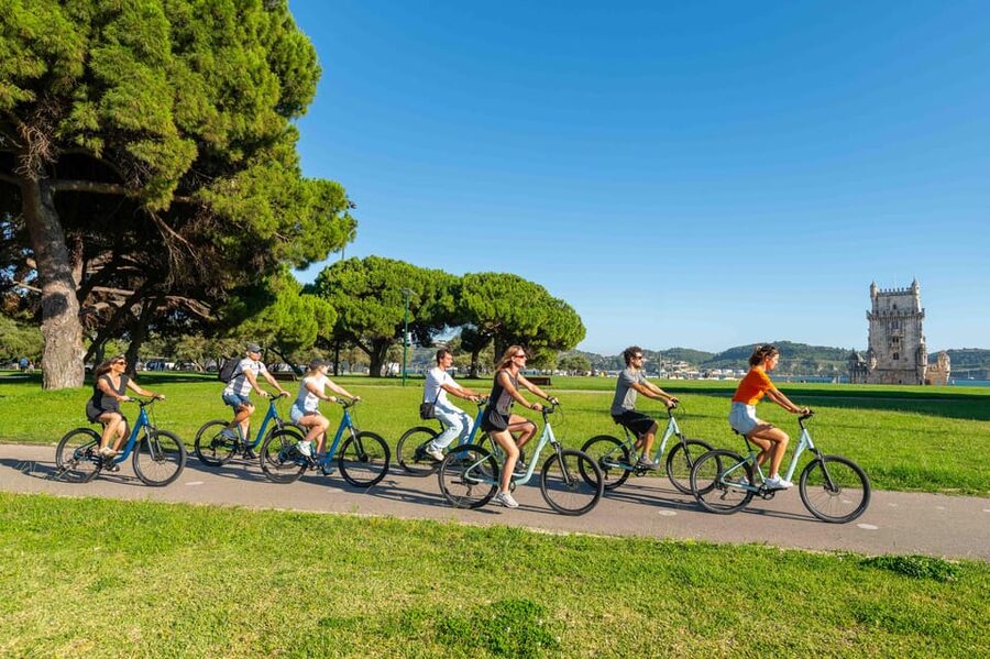 Lisbon Bike Tour: Langs de rivier van Belém naar Lissabon - Included in the $46: why this price feels fair for a bike + culture plan