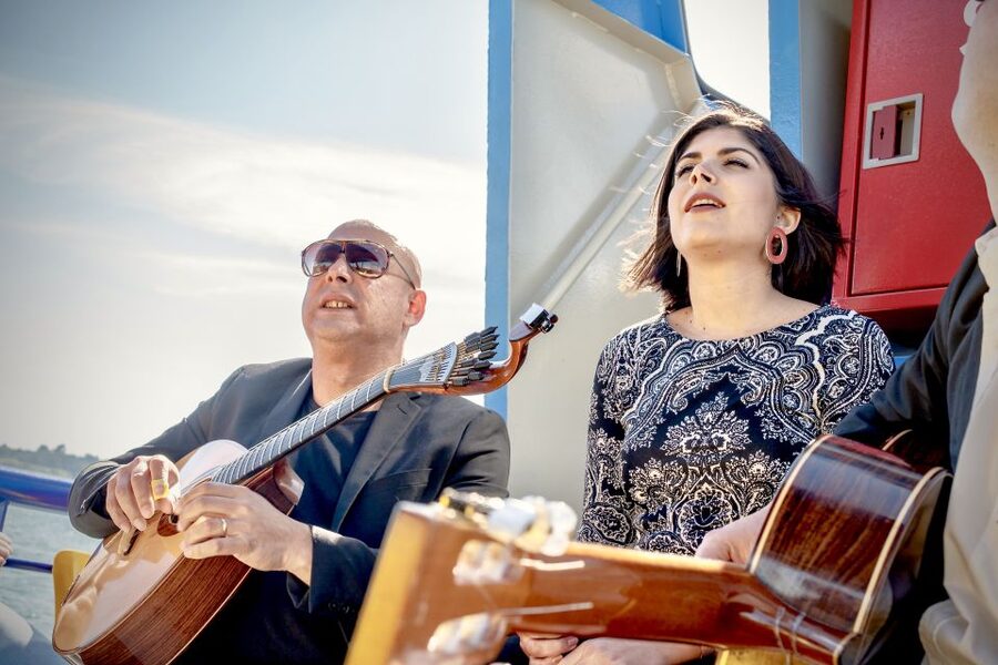Lisbon: Boat Cruise with Live Fado Performance and a Drink - How the live fado performance works on a moving boat