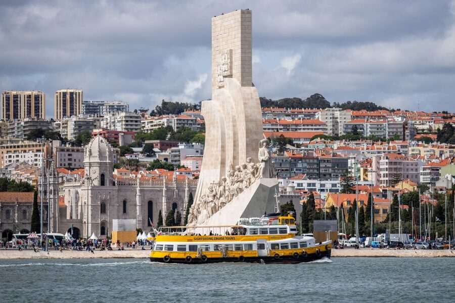Lisbon: Boat Tour Ticket and Hop-on Hop-off 48-Hour Bus. - Which travelers should buy this pass
