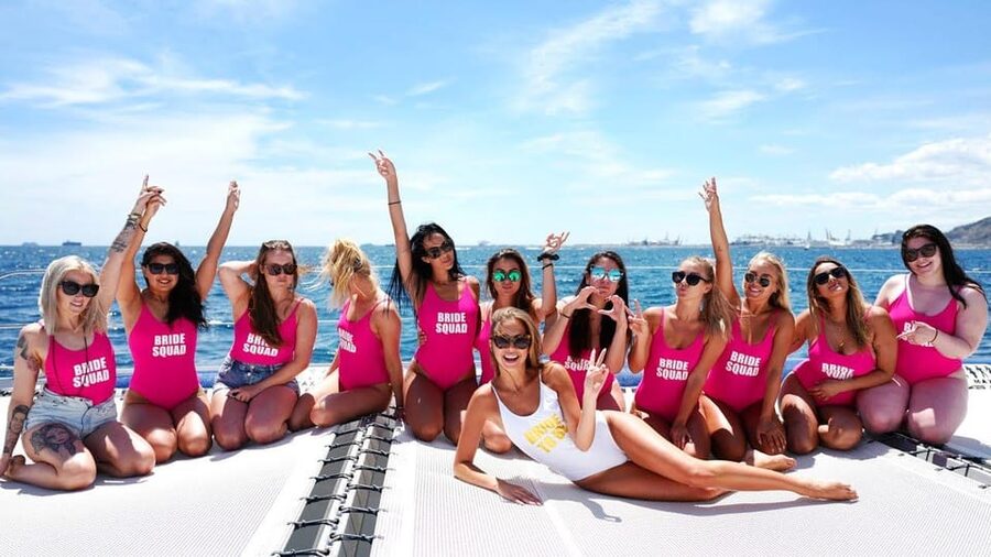 Lisbon: Catamaran Boat Party with Music, Open Bar & Dives - Price and what you really get for around $57