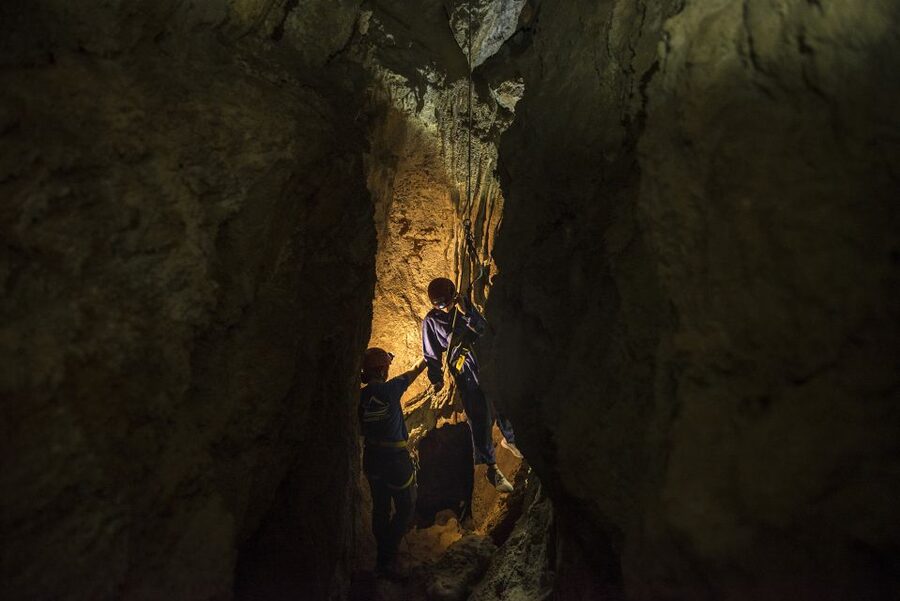 Lisbon: Caving in Arrábida Natural Park, Setubal, Sesimbra - Safety briefing and accredited instructors: how rope work stays controlled