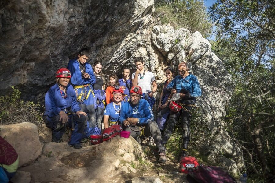 Lisbon: Caving in Arrábida Natural Park, Setubal, Sesimbra - What the 4 hours look like, step by step below ground