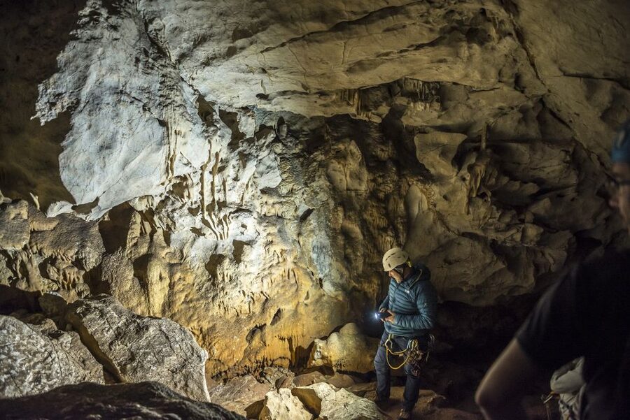 Lisbon: Caving in Arrábida Natural Park, Setubal, Sesimbra - What to bring: sports shoes, food habits, and why your body matters