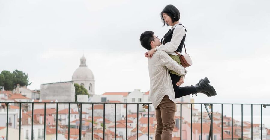 Lisbon: Cinematic Photoshoot with Local Photographer Guide - A Private Cinematic Photoshoot in Lisbon, Where the City Helps