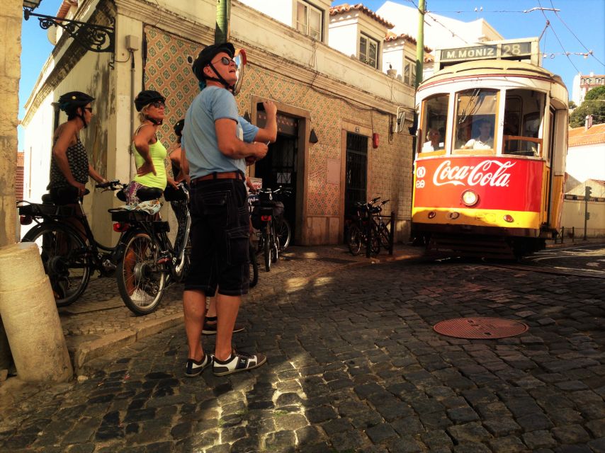Lisbon: City Highlights and Viewpoints E-Bike Tour - Calouste Gulbenkian and the Águas Livres Aqueduct: culture and engineering