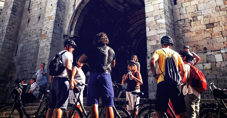 Lisbon: City Highlights and Viewpoints E-Bike Tour - Starting at R. Jardim do Tabaco: where the route sets its tone