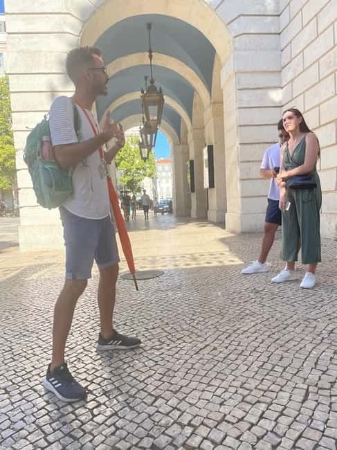 Lisbon: City Highlights Guided Walking Tour - Starting at Praça do Comércio: Lisbon’s grand welcome