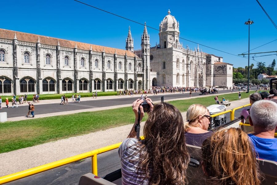 Lisbon: City Sightseeing Hop-On Hop-Off Bus Tour - What to do at the stops: squares, gardens, and cathedral moments