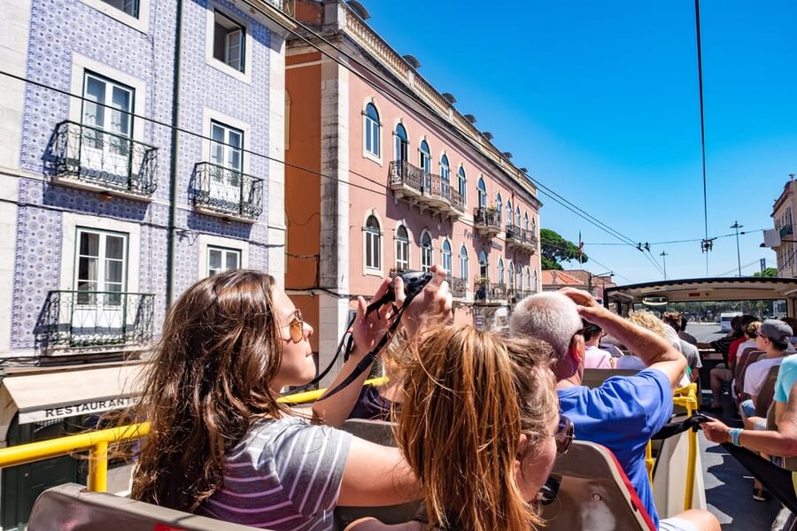 Lisbon: City Sightseeing Hop-On Hop-Off Bus Tour - Comfort, audio, and the practical realities on board