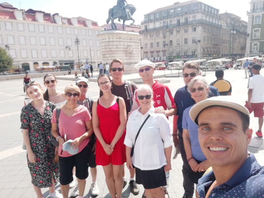 Lisbon: City Sightseeing Private Tour with Guide - Alfama on foot, with time for questions and culture