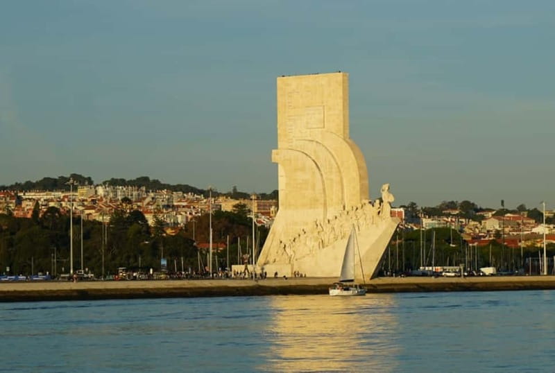 Lisbon: Classic Yacht Tour with Drinks and Pastel de Nata - Almada and Christ the King, seeing Lisbon as a whole