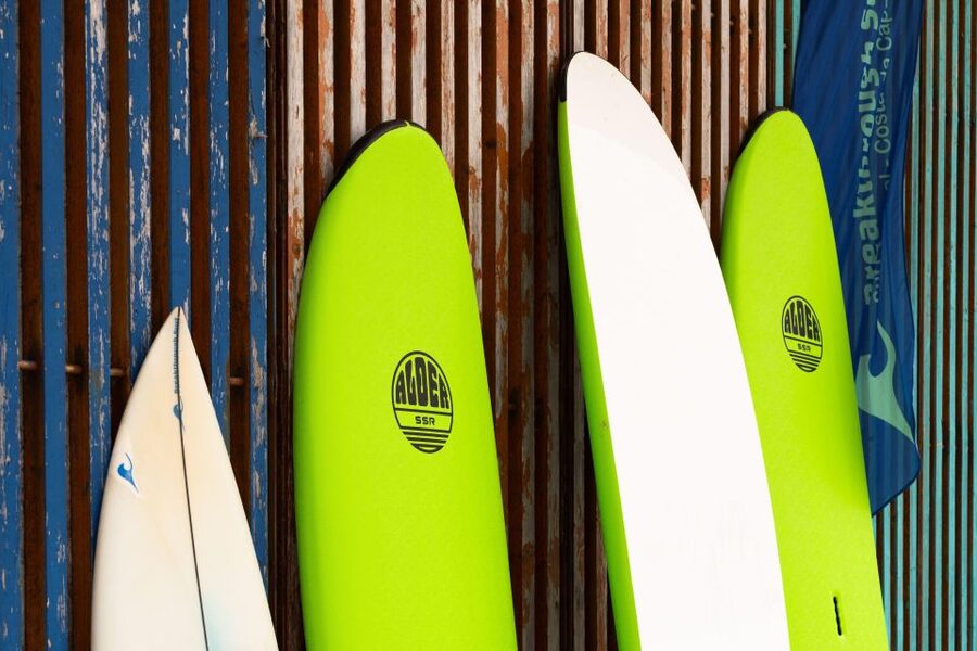 Lisbon: Come try our Surf Lesson in Costa da Caparica - First Stop: Maryana Beach Lounge and Getting Oriented