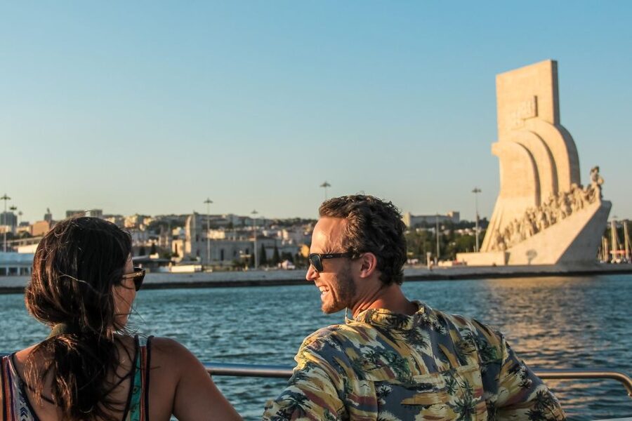 Lisbon: Cruise to the Beach with BBQ, Open Bar and Music - Getting to the boat near Praça do Comércio: the part people mess up
