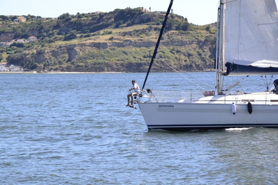 Lisbon: Day and Sunset Tour on the Tagus River - The first sailing stretch: from Alcântara to Terreiro do Paço