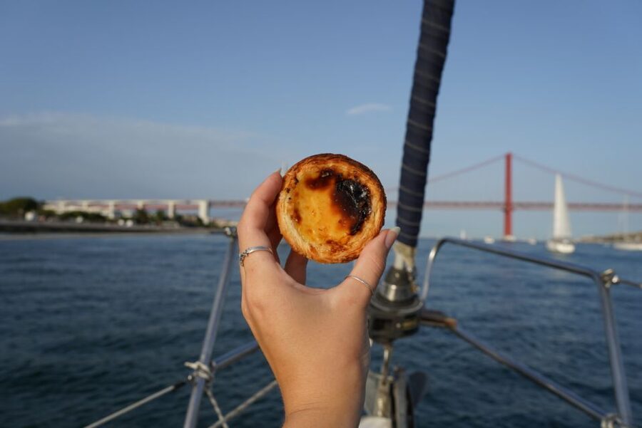 Lisbon: Daytime or Sunset Boat Cruise with History and Wine - Jerónimos Monastery and MAAT, Culture With a River Lens