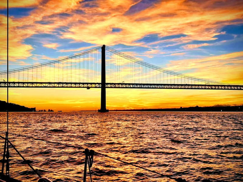 Lisbon: Daytime or Sunset Boat Cruise with History and Wine - Cordoaria Nacional to the 25 de Abril Bridge, Lisbon’s Scale in One View