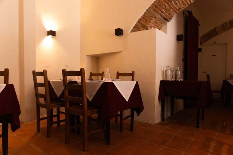 Lisbon: Dinner with Rising Stars of Fado at Canto do Poeta - The Portuguese dinner: what’s included, and where it can vary