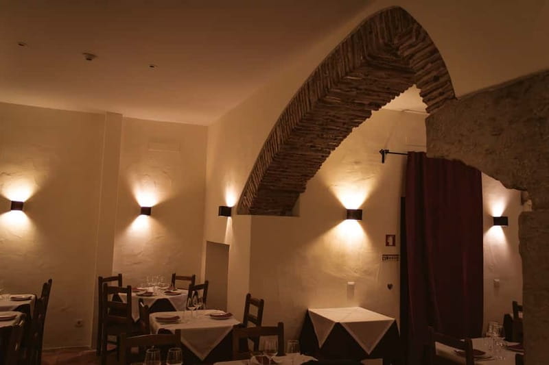Lisbon: Dinner with Rising Stars of Fado at Canto do Poeta - Your 3-hour arc: couvert to final port