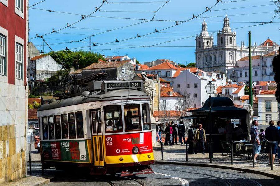 Lisbon: E-Bike Adventure Through the City of Seven Hills - Praça do Comércio: a photo stop that resets your perspective