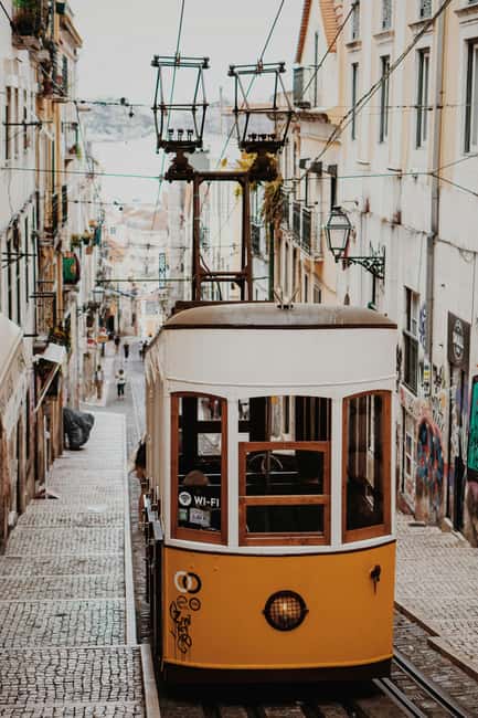 Lisbon: E-Bike Adventure Through the City of Seven Hills - Miradouro da Graça sets up the seven-hill rhythm