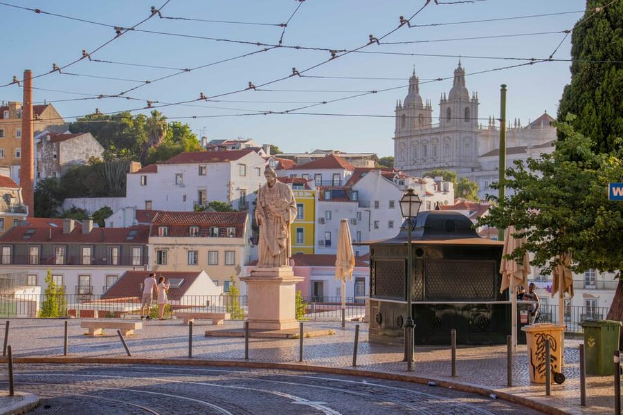 Lisbon: Early Morning TukTuk Tour - hotel/cruise ship pickup - São Vicente de Fora and Santa Engracia: two religious sites, different flavors