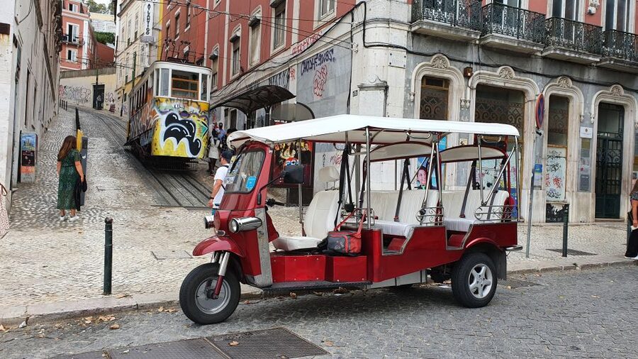 Lisbon: Electric Tuk Tuk Private Tour of the Seven Hills - Portas do Sol and Santa Luzia: the viewpoints that explain Alfama