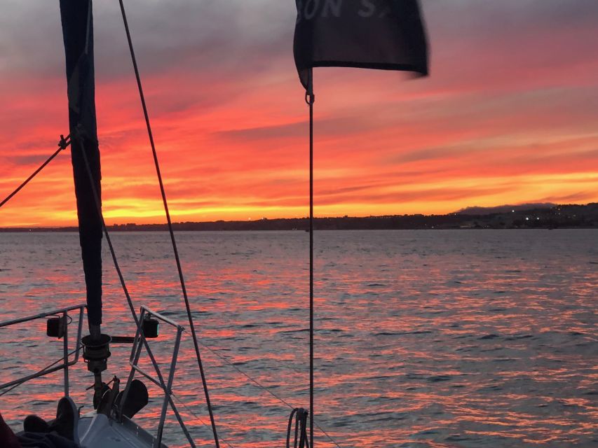 Lisbon: Enjoy a Sunset or Night Tagus River Sailboat Cruise - Why a Tagus sail is a smart way to see Lisbon at night