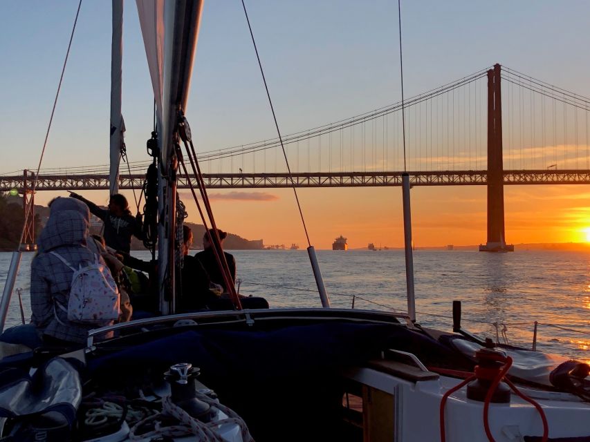 Lisbon: Enjoy a Sunset or Night Tagus River Sailboat Cruise - North bank views: Terreiro do Paço and the Cais do Sodré waterfront