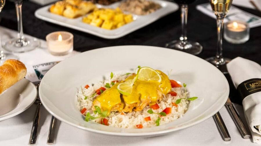 Lisbon: Erotic Cabaret Show and Dinner - Atmosphere at The Lingerie Restaurant: elegant and built for a date or friends