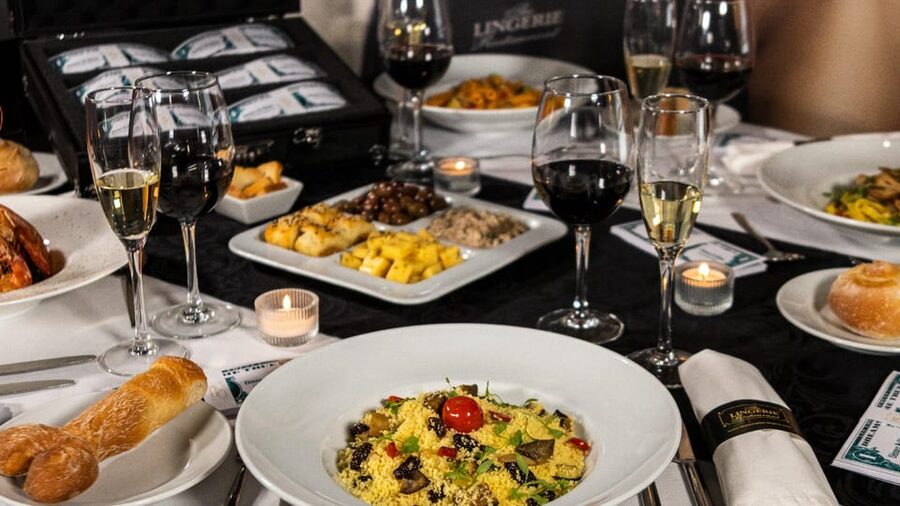 Lisbon: Erotic Cabaret Show and Dinner - Who should book this Lisbon erotic cabaret and dinner