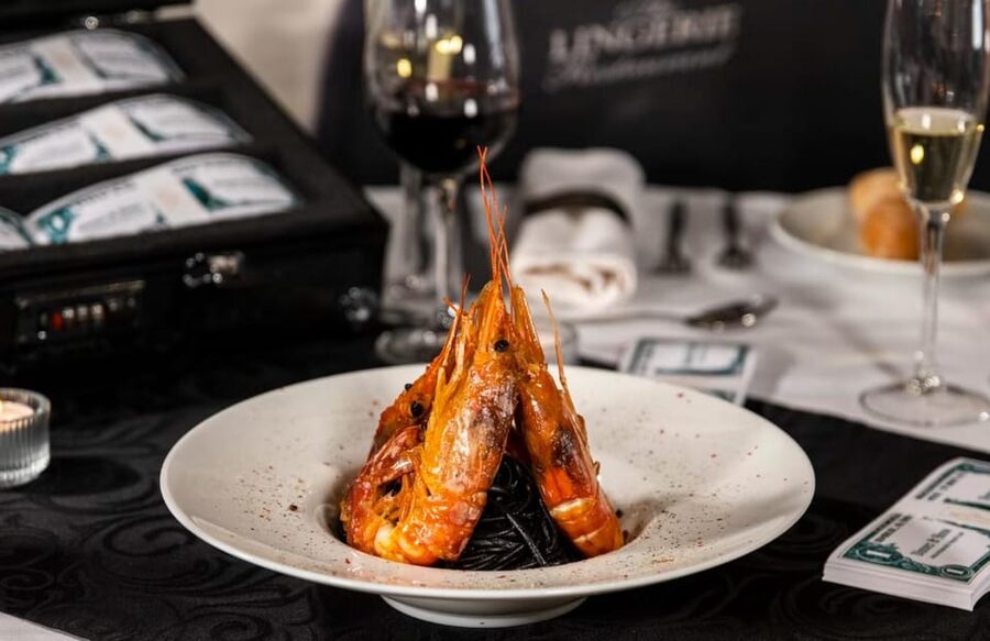 Lisbon: Erotic Cabaret Show and Dinner - Portuguese dinner flow: starters, mains, and a final toast
