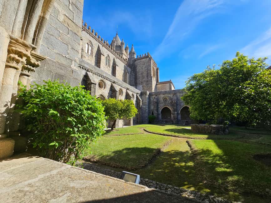 Lisbon: Évora (w/ Cathedral & Bones), Cartuxa & Cork Factory - Giraldo Square and palace gardens: lunch time and the real feel of town