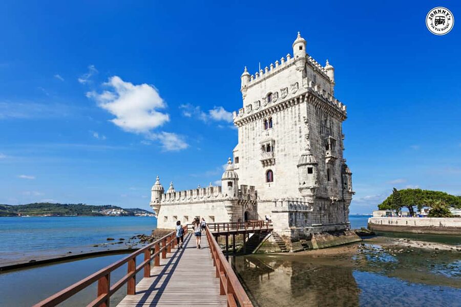 LISBON : EXPLORE OLD TOWN ALFAMA BY ELECTRIC TUK TUK - Marketplace energy near Alfama: Feira da Ladra and National Pantheon
