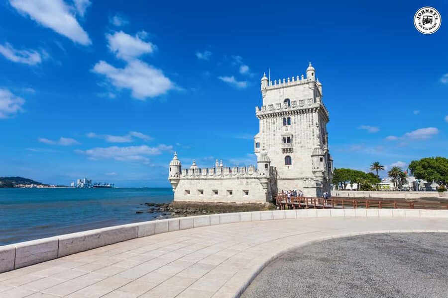 LISBON : EXPLORE OLD TOWN ALFAMA BY ELECTRIC TUK TUK - Comfort and pacing tips for this hill-heavy route