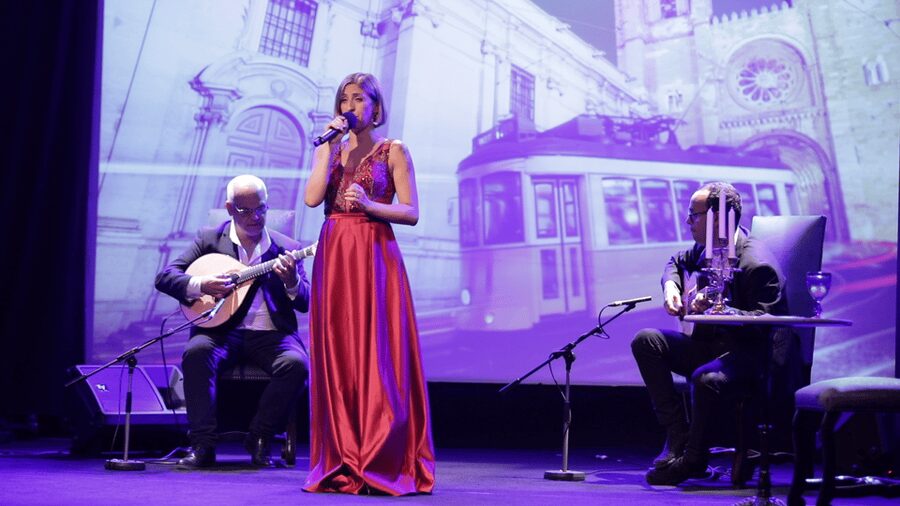 Lisbon: Fado in Chiado Live Show - Fado in Chiado, right in the middle of things