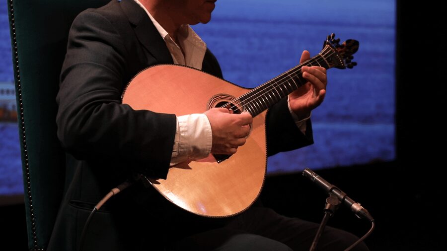 Lisbon: Fado in Chiado Live Show - The staging with Lisbon images behind the performers
