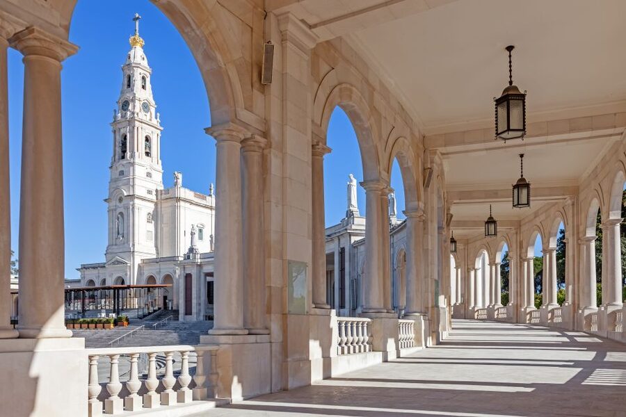 Lisbon: Fatima, Batalha, Nazare and Obidos Tour Hotel Pickup - Lunch Break: Plan for a Paid Meal Stop