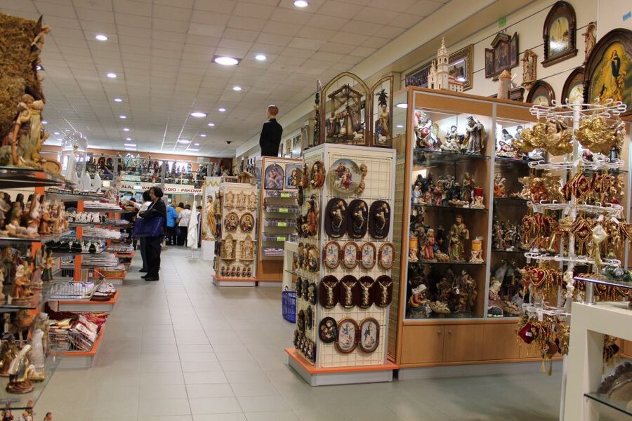 Lisbon: Fatima, Batalha, Nazare and Obidos Tour Hotel Pickup - Price and What You Still Pay for on the Ground