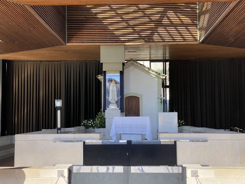 Lisbon: Fátima, Batalha, Nazaré & Óbidos Small Group Tour - The Hotel Maxime Meeting Point and How to Start Smooth
