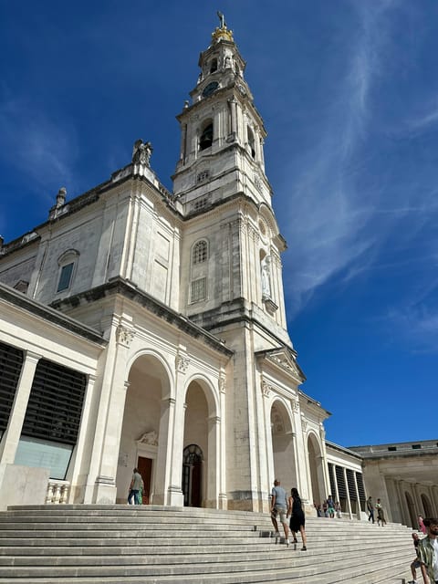 Lisbon: Fátima & Holy Eucaristy Miracle Relic, Spiritual Day - Santarém Cathedral and Porta do Sol: Views That Put the Day in Focus
