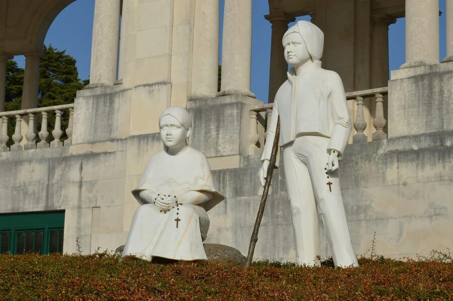 Lisbon: Fátima & Holy Eucaristy Miracle Relic, Spiritual Day - Arrival in Fátima: The Basilica and the Shepherd Children
