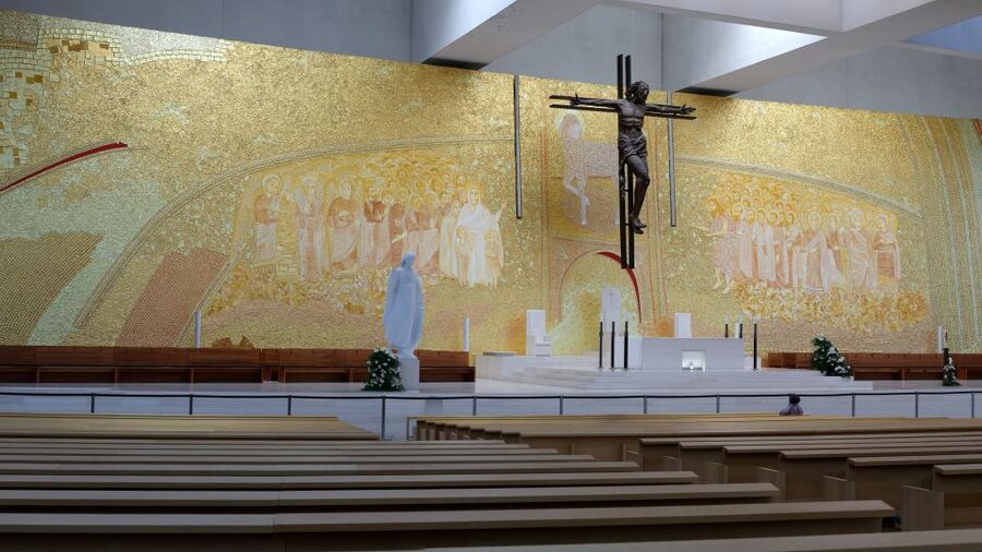 Lisbon: Fátima & The Shepherd Children Home Self-Guided Tour - Basilica of Our Lady of the Rosary: seers’ resting place and the kneeling path