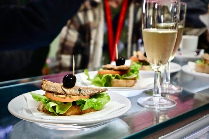 Lisbon Food Tour with 10+ Tastings of Local Delicacies & Wines - Praça dos Restauradores to São Jorge Castle: the hill that needs a plan
