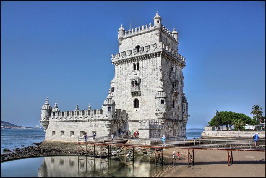Lisbon: Full-Day City Tour with Cable Car Ride - Sé de Lisboa and São Jorge Castle: medieval Lisbon on a hilltop