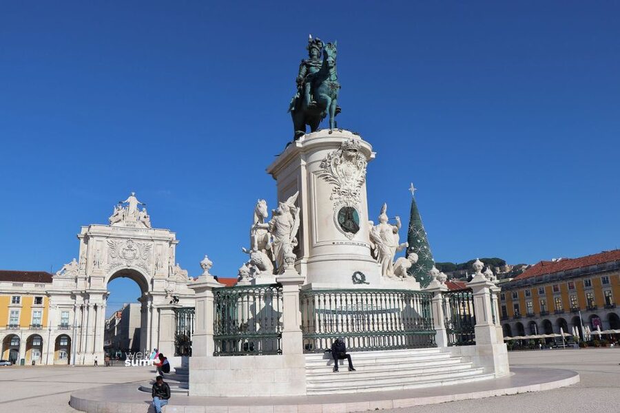Lisbon: Full-Day Private Walking Sightseeing Tour - Lisbon’s Cathedral: More Than a Photo Stop